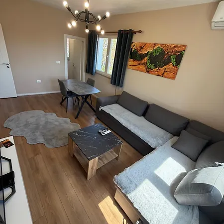 Luxury House شقة *